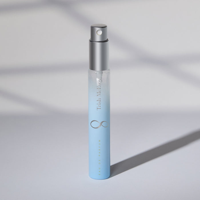 Lifestyle image of Nº 8 Eau de Parfum Pen Spray variant: 0.2 oz
