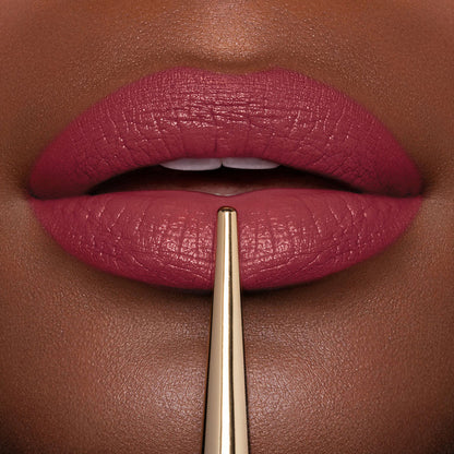 Model image of Hourglass Confession Ultra Slim High Intensity Refillable Lipstick variant: I AM