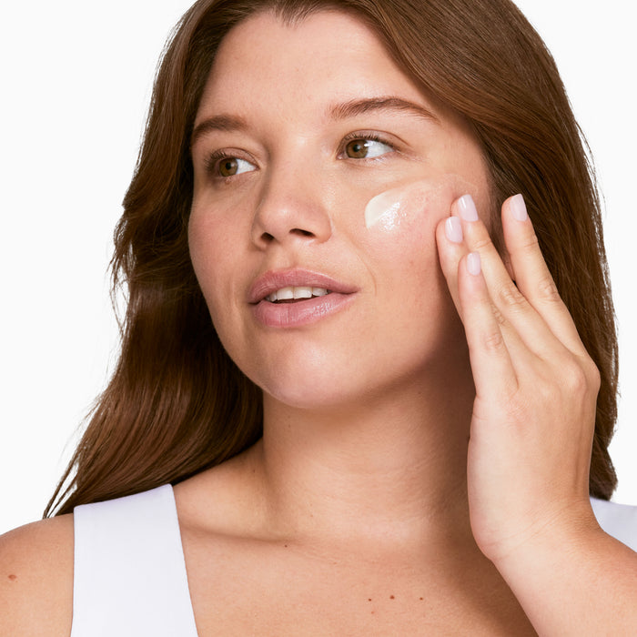 Model image of Clinique Dramatically Different Moisturizing Lotion variant: 4.2 oz