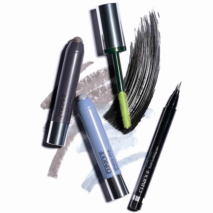 Lifestyle image of Clinique High Impact Extreme Volume Mascara variant: EXTREME BLACK