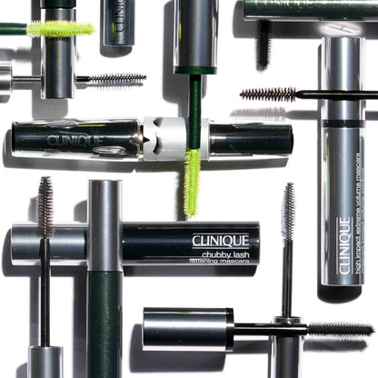 Lifestyle image of Clinique High Impact Extreme Volume Mascara variant: EXTREME BLACK
