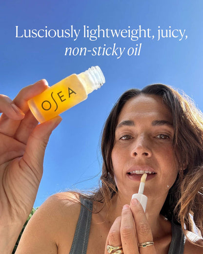 Lightweight, non-sticky lip oil applied for juicy shine and smooth finish