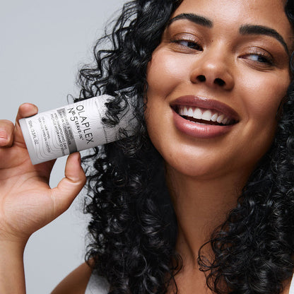 Lifestyle image of Olaplex Nº.5 Leave-In Moisturize & Mend Leave-In Conditioner
