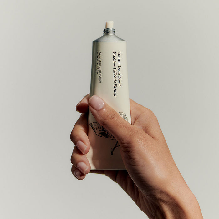 Lifestyle image of Maison Louis Marie No.09 Vallée de Farney Hand Crème