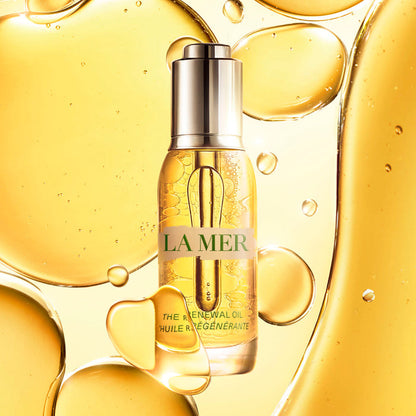 Lifestyle image of La Mer The Renewal Oil variant: 0.5 oz